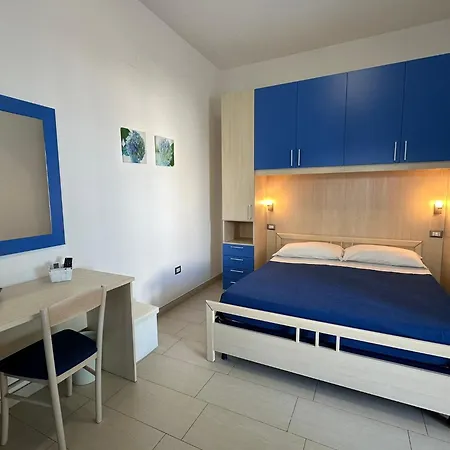 A Due Passi Dal Mare Bed & Breakfast 4*