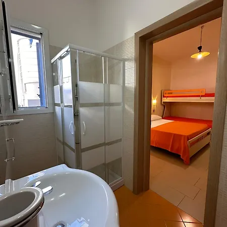 B&B A Due Passi Dal Mare 포르토 세자레오
