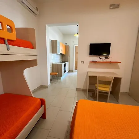 A Due Passi Dal Mare Bed & Breakfast