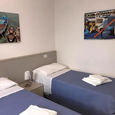 B&B A Due Passi Dal Mare 포르토 세자레오