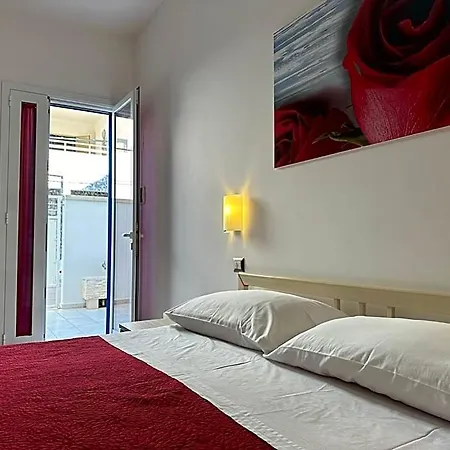 A Due Passi Dal Mare B&B 포르토 세자레오