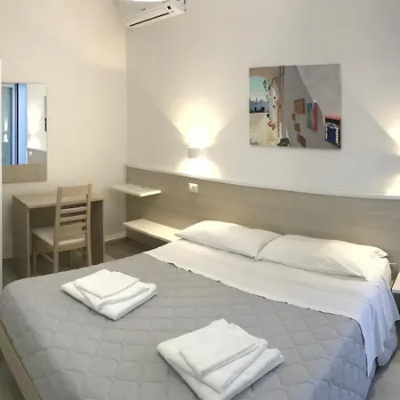 B&B A Due Passi Dal Mare 포르토 세자레오