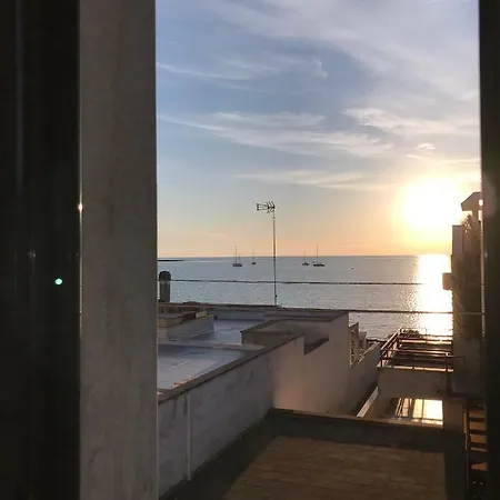 A Due Passi Dal Mare B&B 포르토 세자레오